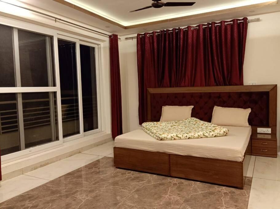Pine Peak Villa Kasauli Luaran gambar