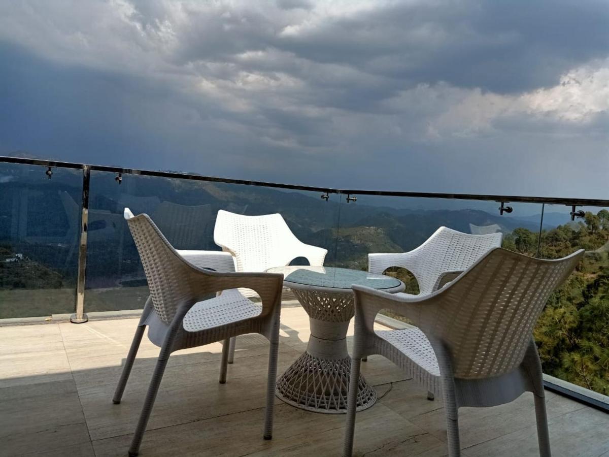 Pine Peak Villa Kasauli Luaran gambar
