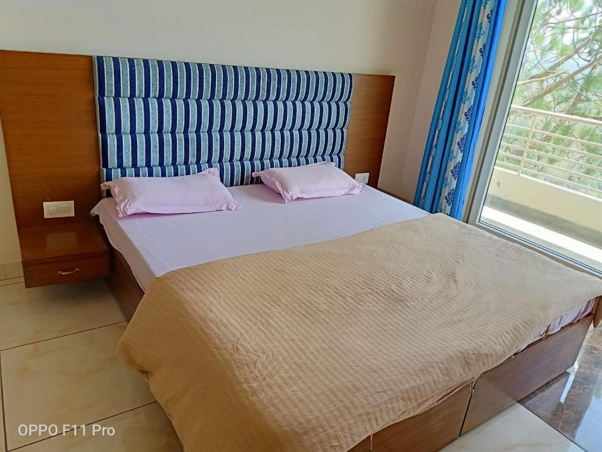 Pine Peak Villa Kasauli Luaran gambar