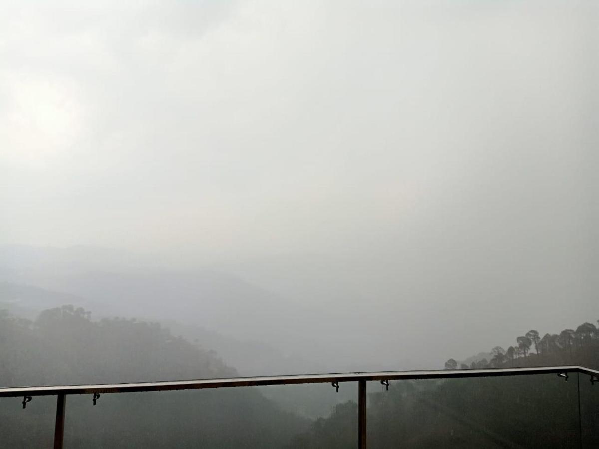 Pine Peak Villa Kasauli Luaran gambar