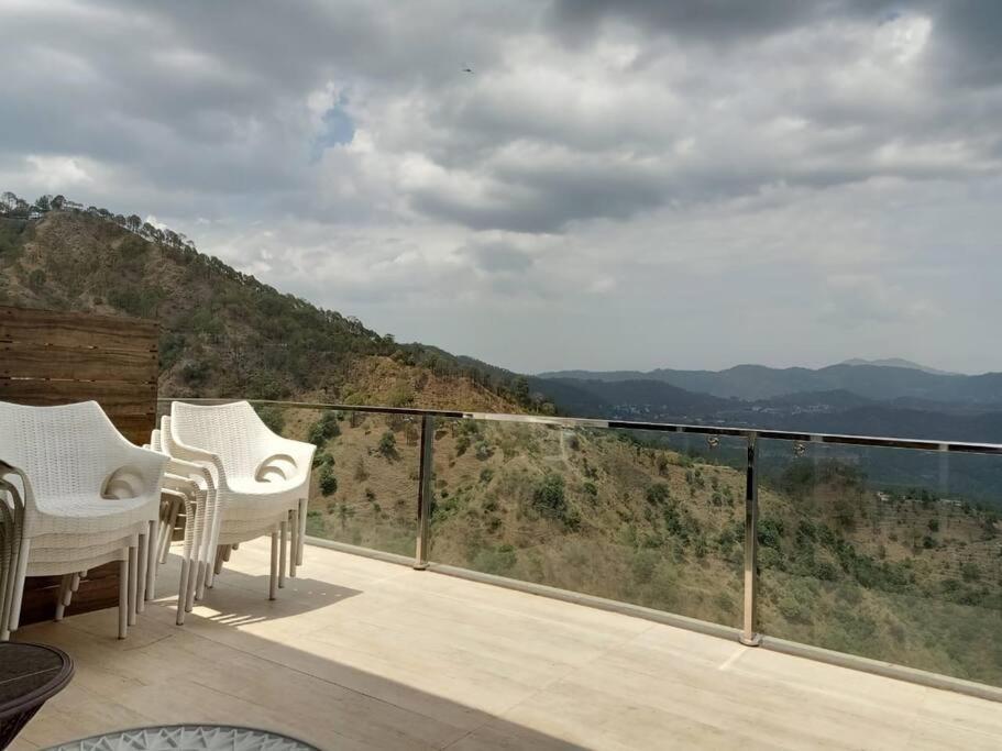 Pine Peak Villa Kasauli Luaran gambar