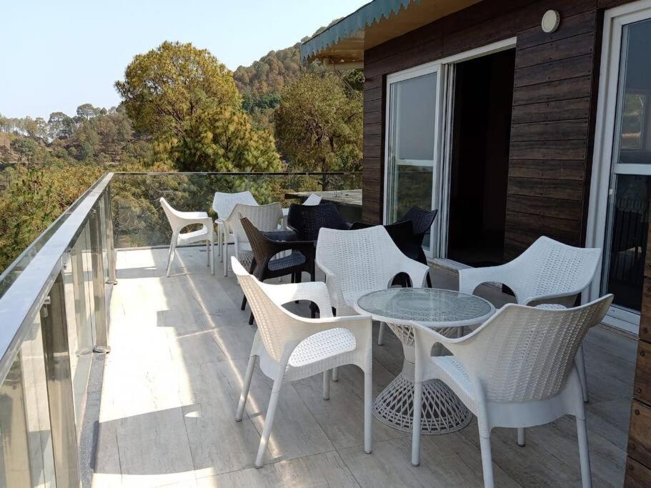 Pine Peak Villa Kasauli Luaran gambar