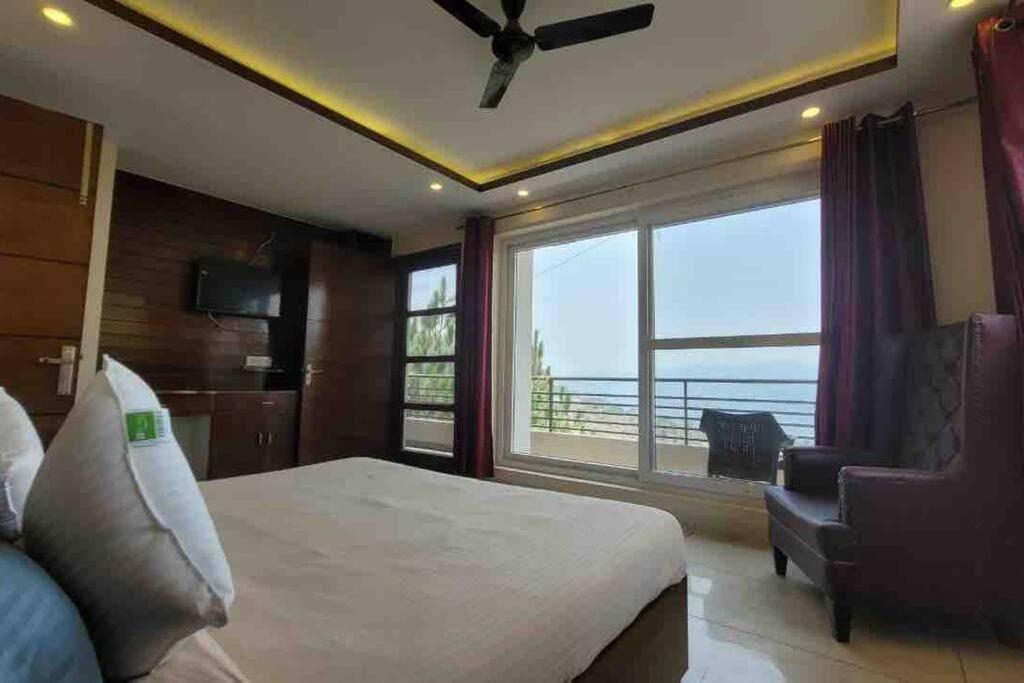 Pine Peak Villa Kasauli Luaran gambar